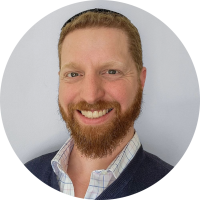 Headshot of Oren Kravetz